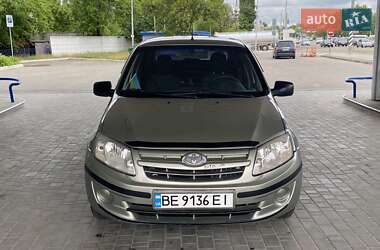 Седан ВАЗ 2190 Granta 2012 в 