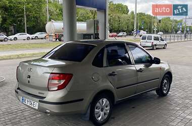 Седан ВАЗ 2190 Granta 2012 в 