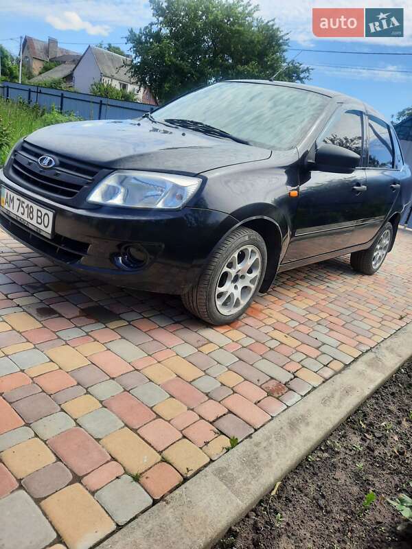 Седан ВАЗ 2190 Granta 2014 в 