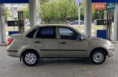Седан ВАЗ 2190 Granta 2012 в 