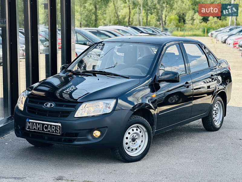 Седан ВАЗ 2190 Granta 2012 в 