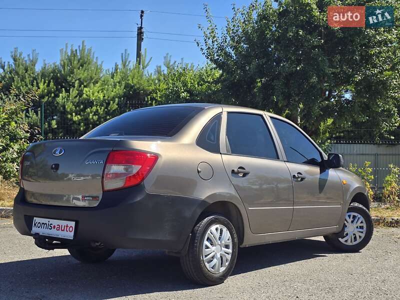 Седан ВАЗ / Lada 2190 Granta 2015 в Хмельницком