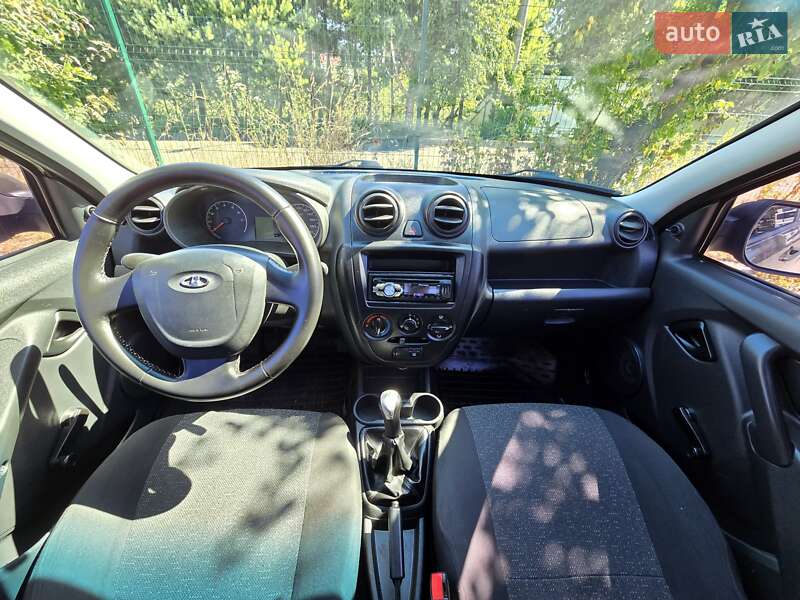 Седан ВАЗ / Lada 2190 Granta 2015 в Хмельницком
