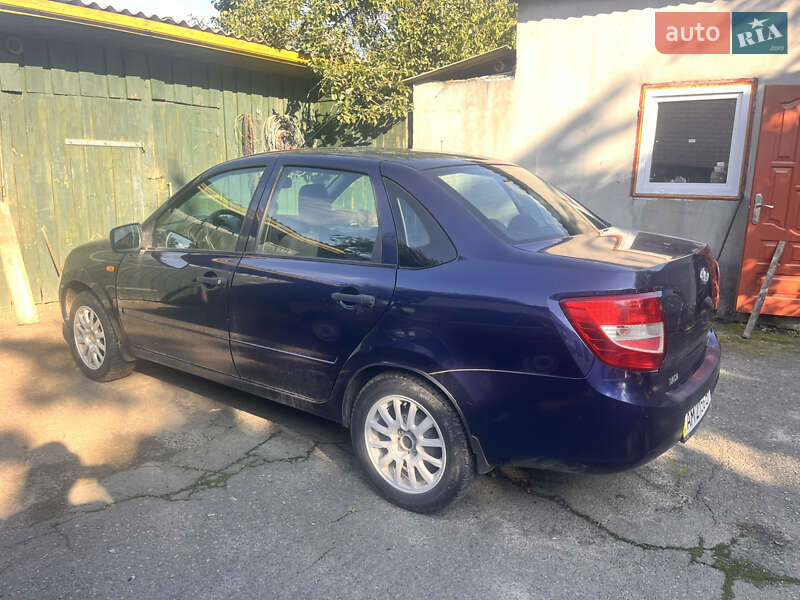 Седан ВАЗ / Lada 2190 Granta 2014 в Коростишеві