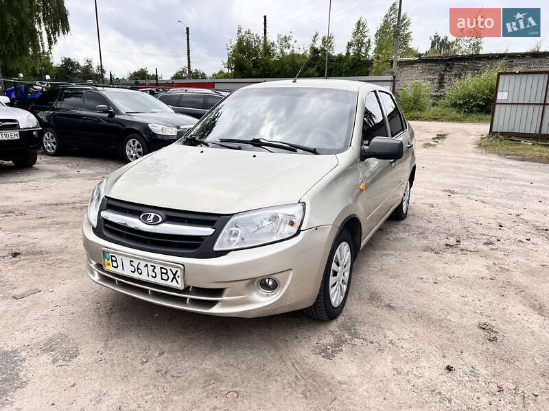 Седан ВАЗ / Lada 2190 Granta 2013 в Шостке