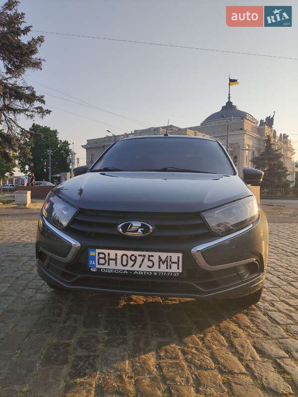 ВАЗ / Lada 2190 Granta 2018