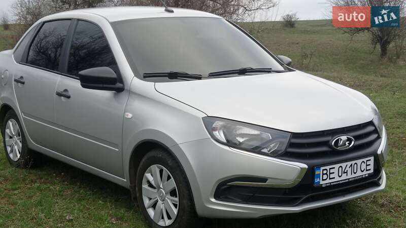 ВАЗ / Lada 2190 Granta 2018