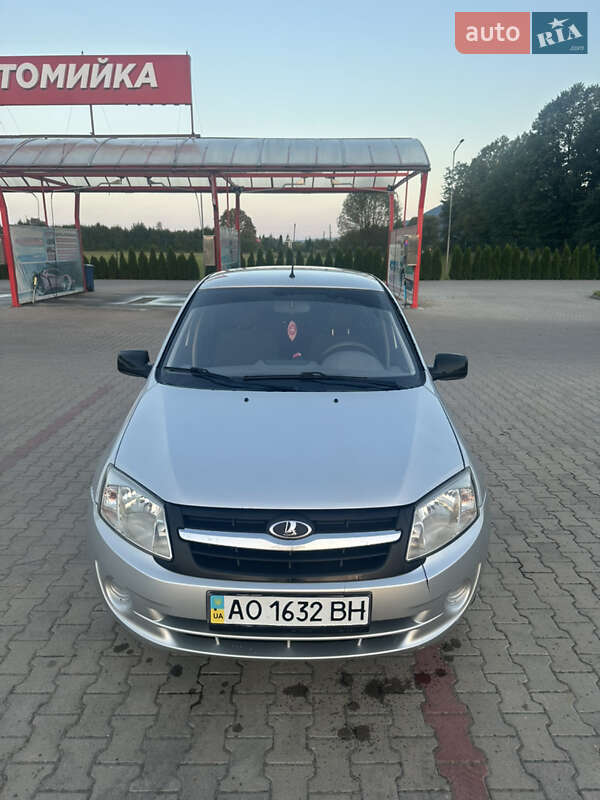 ВАЗ / Lada 2190 Granta 2013