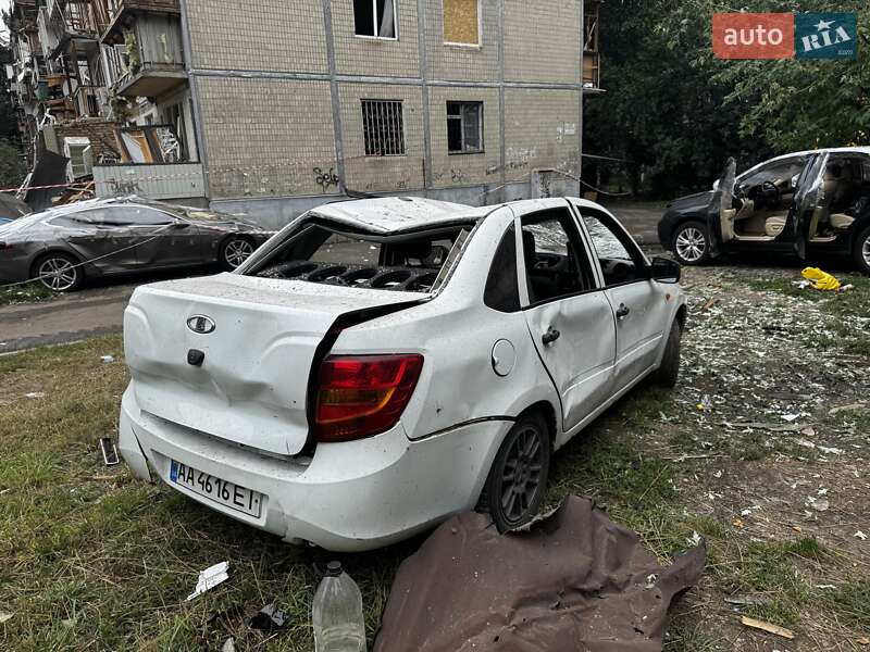 Седан ВАЗ / Lada 2190 Granta 2013 в Києві