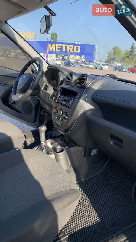 Седан ВАЗ / Lada 2190 Granta 2012 в Житомире