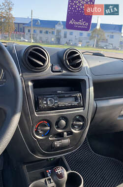 Седан ВАЗ 2190 Granta 2012 в 