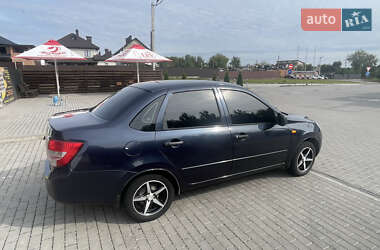 Седан ВАЗ 2190 Granta 2013 в 