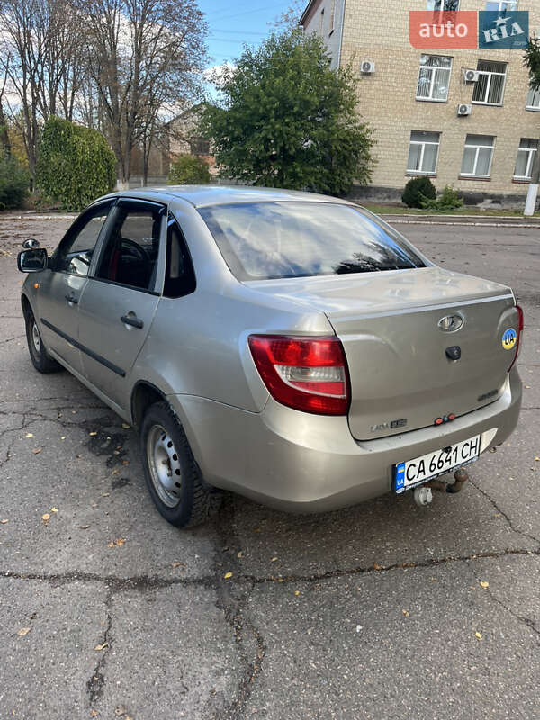 Седан ВАЗ / Lada 2190 Granta 2013 в Смілі фото 10 Седан ВАЗ / Lada 2190 Granta 2013 в Смілі