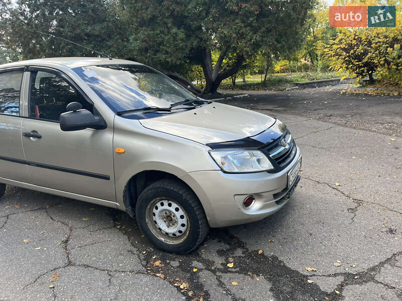Седан ВАЗ / Lada 2190 Granta 2013 в Смілі фото 6 Седан ВАЗ / Lada 2190 Granta 2013 в Смілі