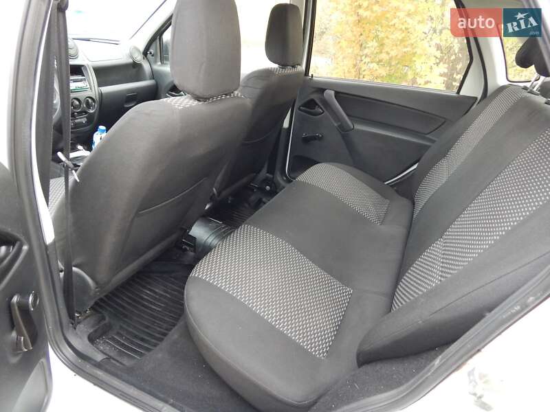 Седан ВАЗ / Lada 2190 Granta 2016 в Олександрії