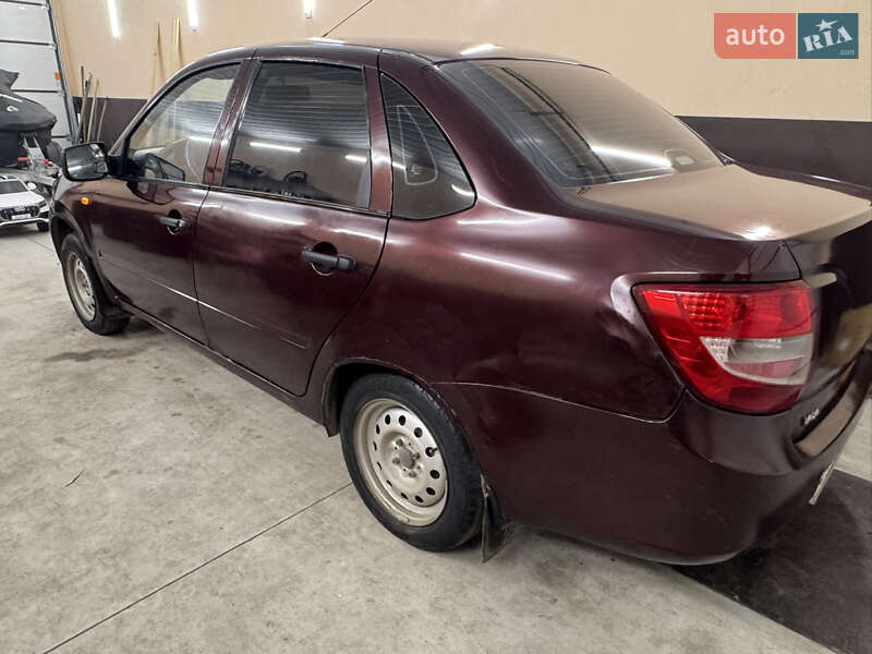 Седан ВАЗ / Lada 2190 Granta 2013 в Бердичеве фото 12 Седан ВАЗ / Lada 2190 Granta 2013 в Бердичеве