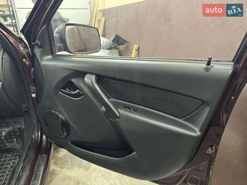 Седан ВАЗ / Lada 2190 Granta 2013 в Бердичеве фото 30 Седан ВАЗ / Lada 2190 Granta 2013 в Бердичеве