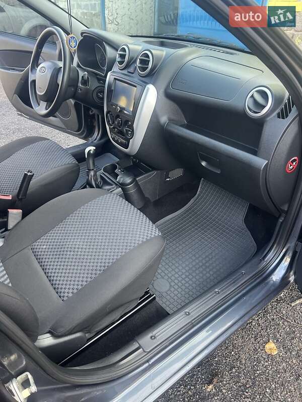 Седан ВАЗ / Lada 2190 Granta 2015 в Кобеляках