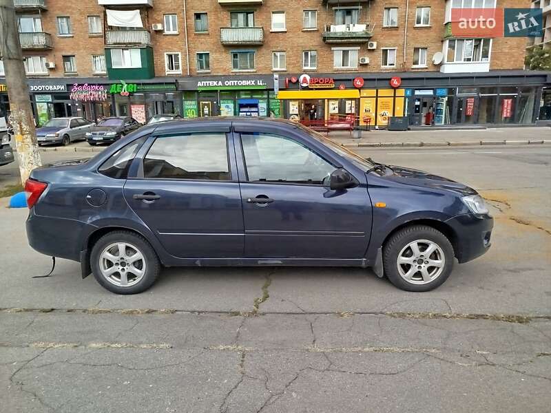 Седан ВАЗ / Lada 2190 Granta 2011 в Киеве