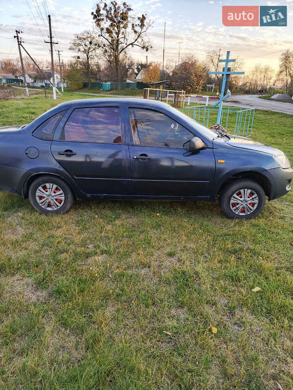 Седан ВАЗ / Lada 2190 Granta 2012 в Яготині