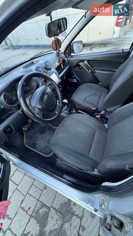 Седан ВАЗ / Lada 2190 Granta 2013 в Иршаве