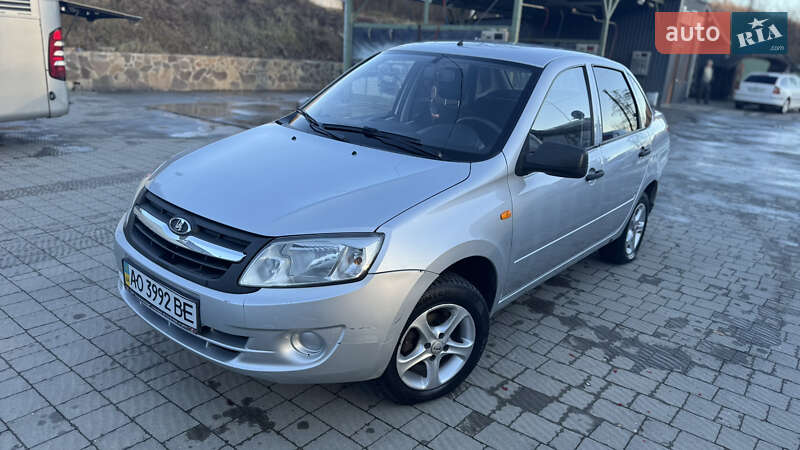 Седан ВАЗ / Lada 2190 Granta 2013 в Иршаве