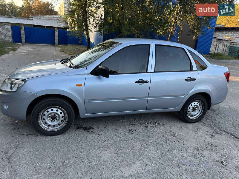 Седан ВАЗ / Lada 2190 Granta 2013 в Запорожье
