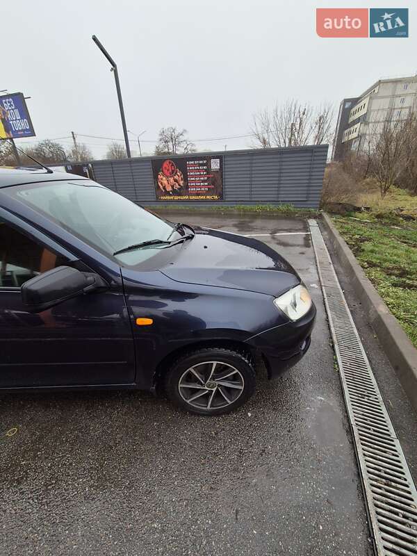 Седан ВАЗ / Lada 2190 Granta 2013 в Харькове