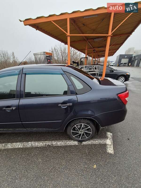 Седан ВАЗ / Lada 2190 Granta 2013 в Харькове