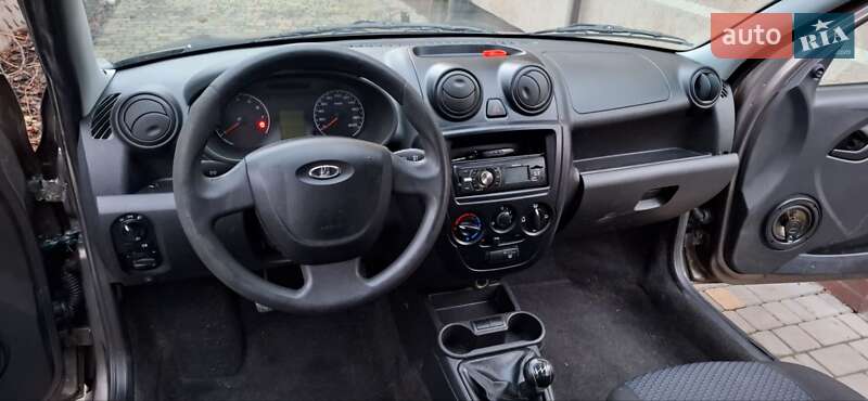 Седан ВАЗ / Lada 2190 Granta 2014 в Одесі