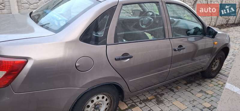 Седан ВАЗ / Lada 2190 Granta 2014 в Одесі