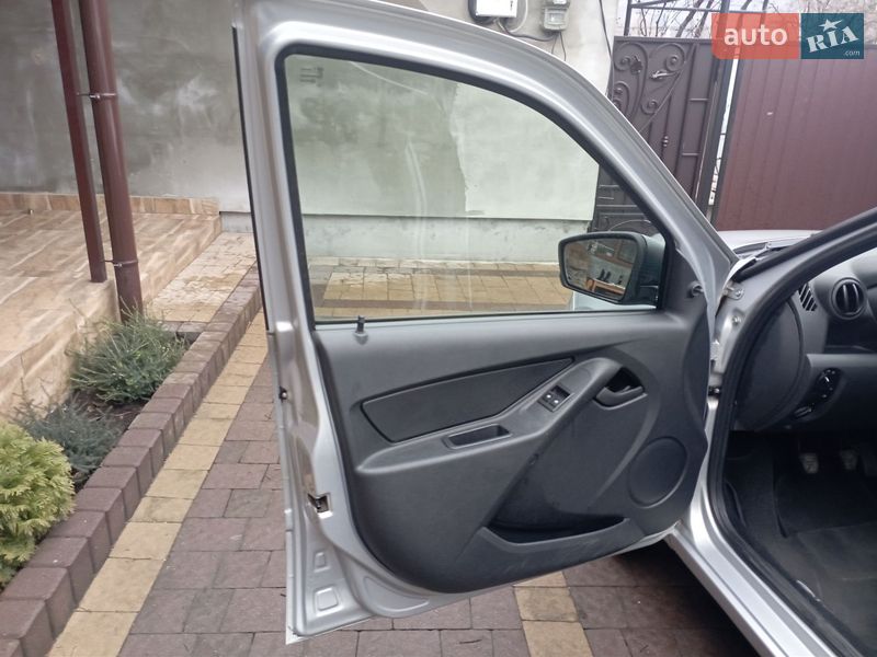 Седан ВАЗ / Lada 2190 Granta 2018 в Сваляве