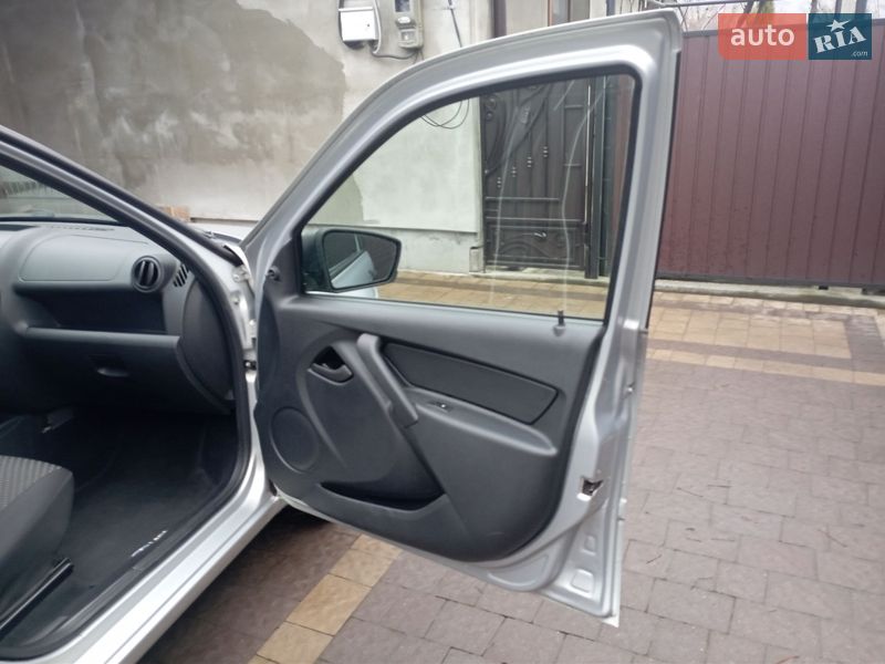 Седан ВАЗ / Lada 2190 Granta 2018 в Сваляве