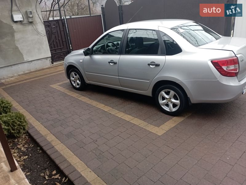 Седан ВАЗ / Lada 2190 Granta 2018 в Сваляве