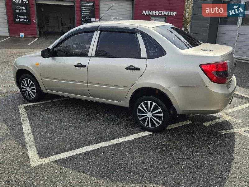 ВАЗ / Lada 2190 Granta 2013 ВАЗ / Lada 2190 Granta 2013