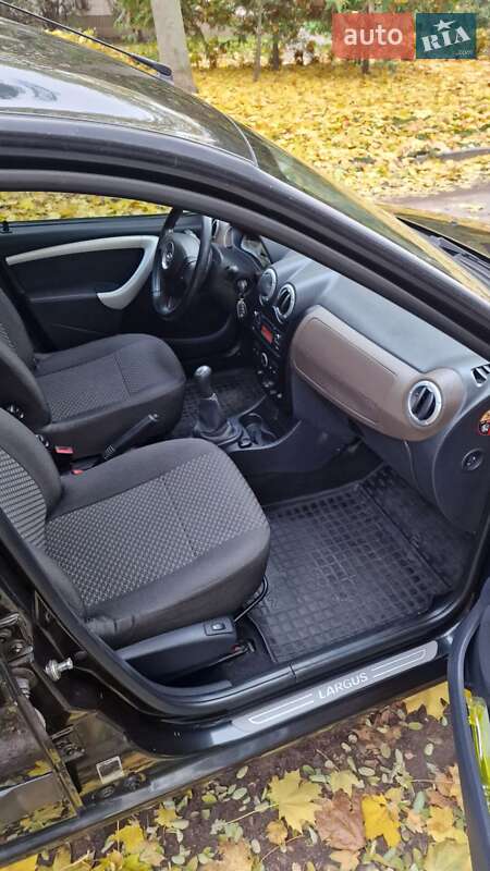 Универсал ВАЗ / Lada Largus 2015 в Киеве фото 6 Универсал ВАЗ / Lada Largus 2015 в Киеве