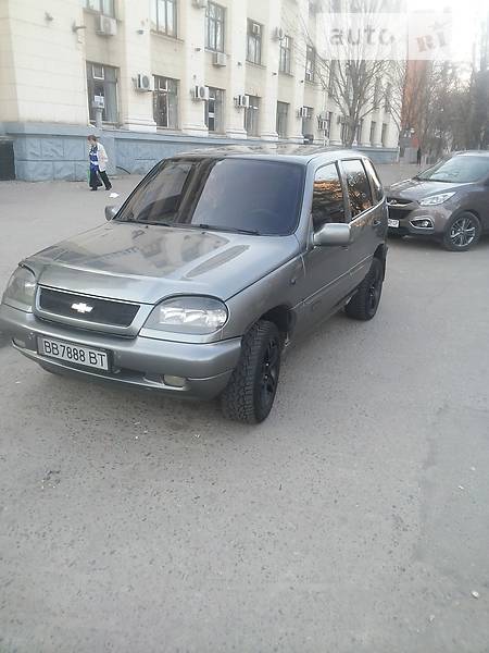 Внедорожник / Кроссовер ВАЗ / Lada Шевроле-Нива 2005 в Луганске
