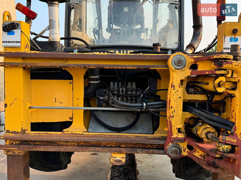 Экскаватор погрузчик Venieri VF 2002 в Недобоевцах