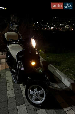 Скутер Vespa GTS 2016 в 