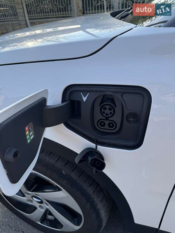 Внедорожник / Кроссовер VinFast VF-8 2022 в Киеве