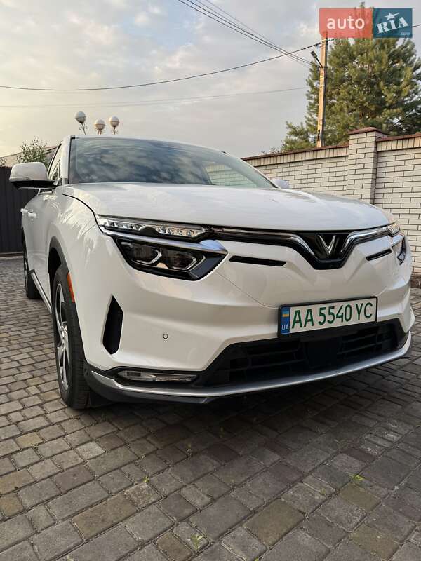 Внедорожник / Кроссовер VinFast VF-8 2022 в Киеве