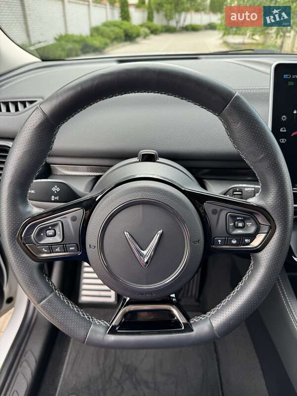 Внедорожник / Кроссовер VinFast VF-8 2022 в Киеве