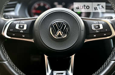 Лифтбек Volkswagen Arteon 2017 в 