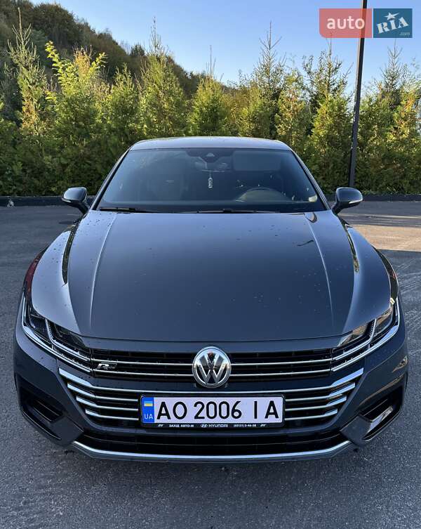 Лифтбек Volkswagen Arteon 2017 в Иршаве