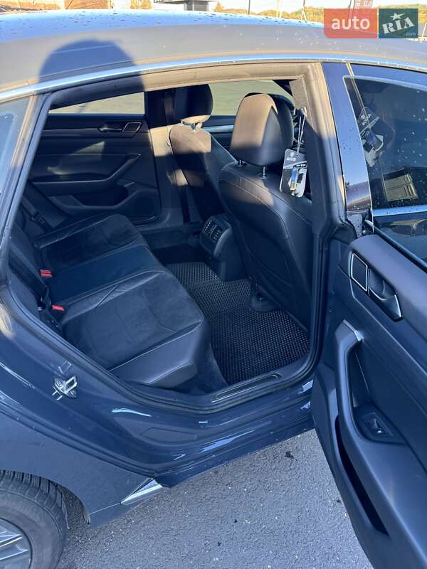 Лифтбек Volkswagen Arteon 2017 в Иршаве