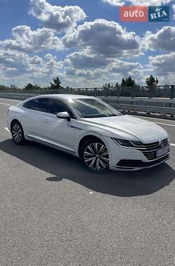 Лифтбек Volkswagen Arteon 2017 в 