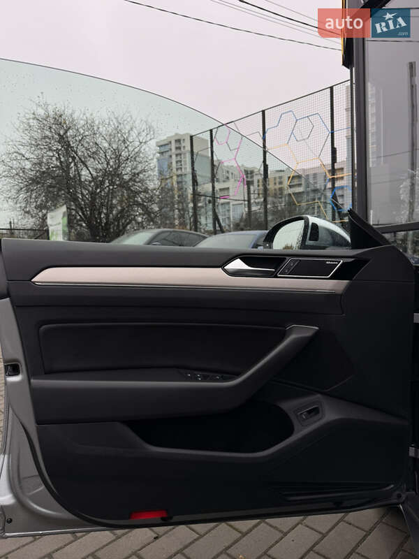 Лифтбек Volkswagen Arteon 2017 в Львове