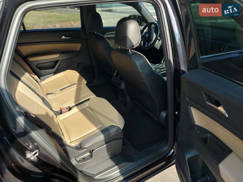 Позашляховик / Кросовер Volkswagen Atlas Cross Sport 2021 в Кам'янському