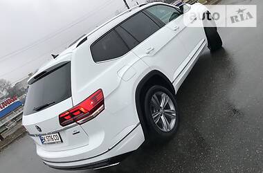 Позашляховик / Кросовер Volkswagen Atlas 2017 в 