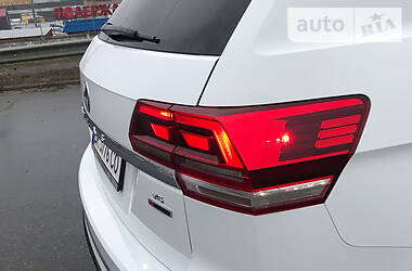 Позашляховик / Кросовер Volkswagen Atlas 2017 в 